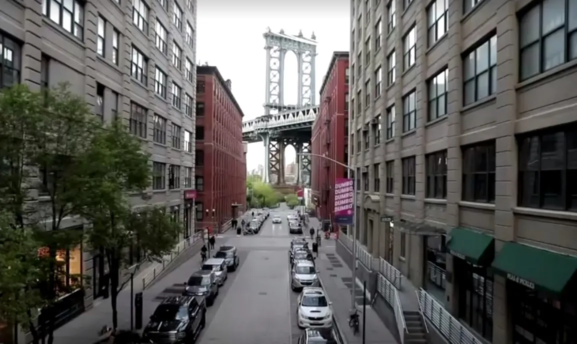 Jovens adotam moradias atípicas para sobreviver ao alto custo de vida em Nova York